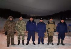 Тульские казаки содействуют полиции в охране общественного порядка в центральном парке Тулы во время крещенский купаний.