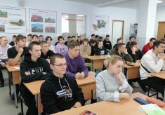 Студентам сельскохозяйственного колледжа рассказали о службе в казачьих частях ВС РФ.