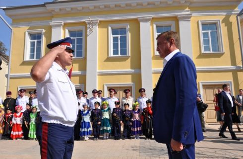 Губернатор Алексей Дюмин поздравил тульских казаков с Днём города Тулы.