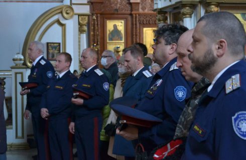 Казаки Новомосковска приняли участие в литургии совместно с Митрополитом Тульским и Ефремовским.