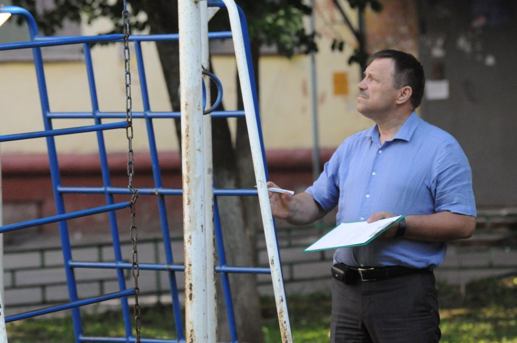 Алексей Альховик: «Детские площадки должны соответствовать требованиям»
