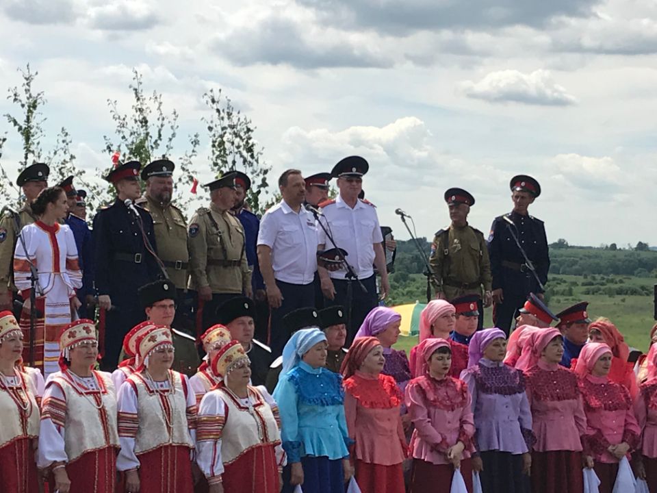 Весело да громко казаки поют в Рязанской области