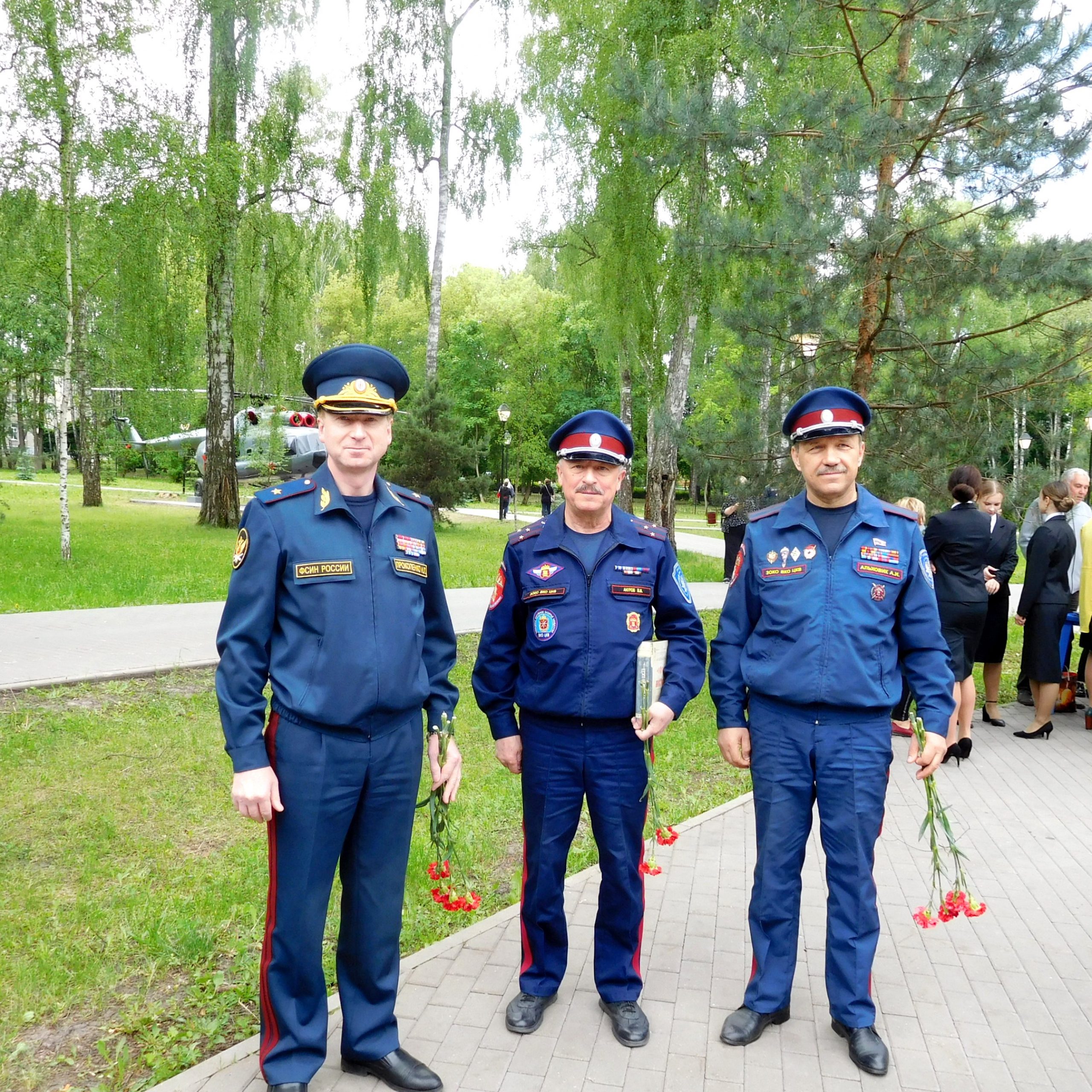 Тульские казаки приняли участие в установке вертолета МИ-24  в новомосковском «Парке Памяти и Славы»