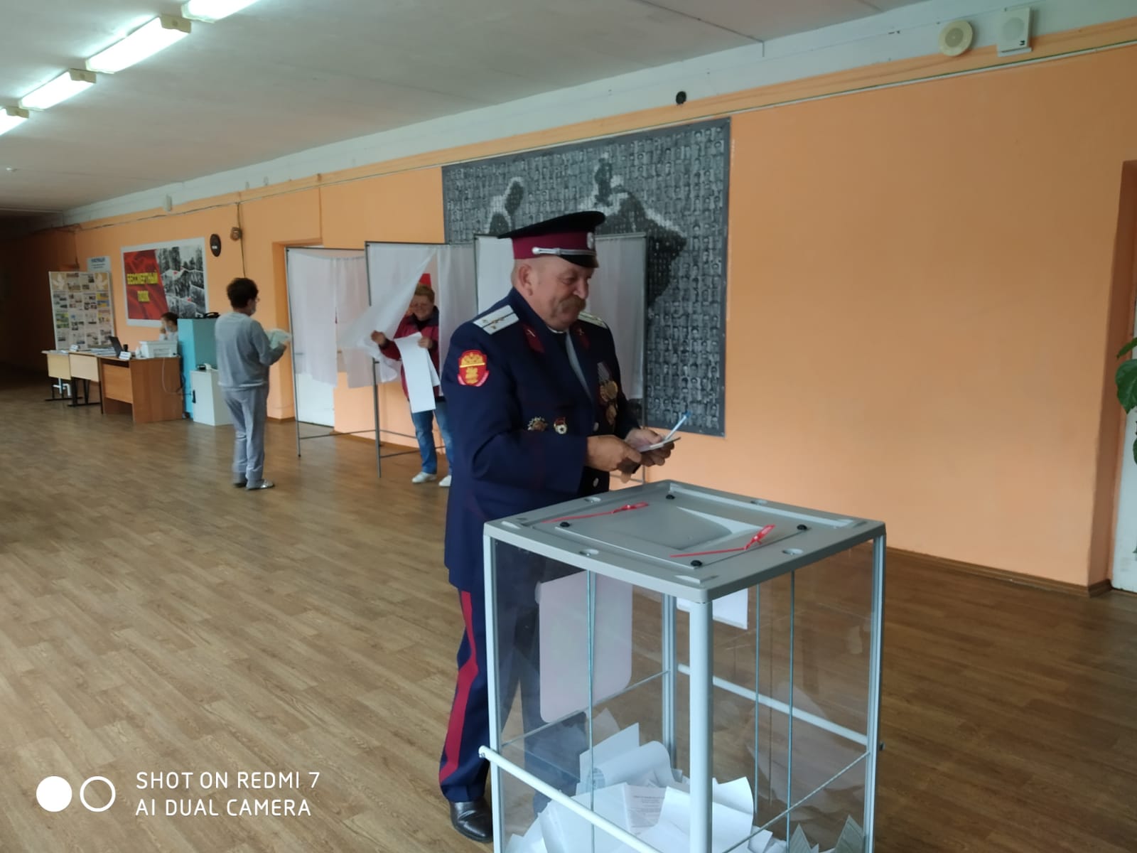 Казаки Западного окружного казачьего общества приняли участие в выборах в Новомосковске.