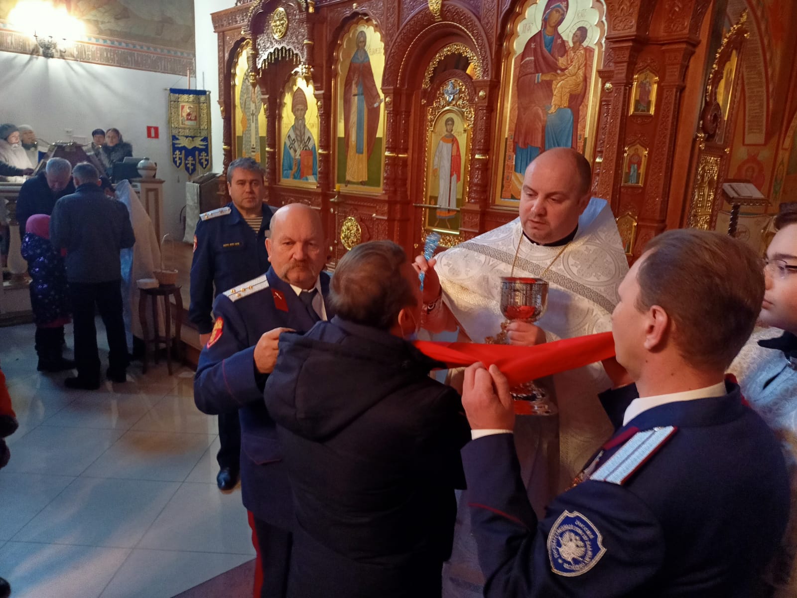 Казаки станицы Исток Донская приняли участие в праздновании Михайлова дня в храме.