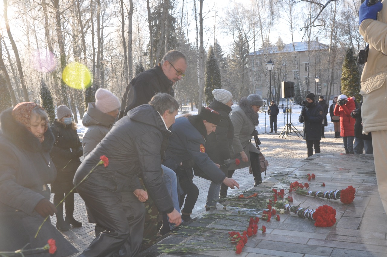 Новомосковские казаки приняли участие в возложении к 80-летию обороны Тулы.