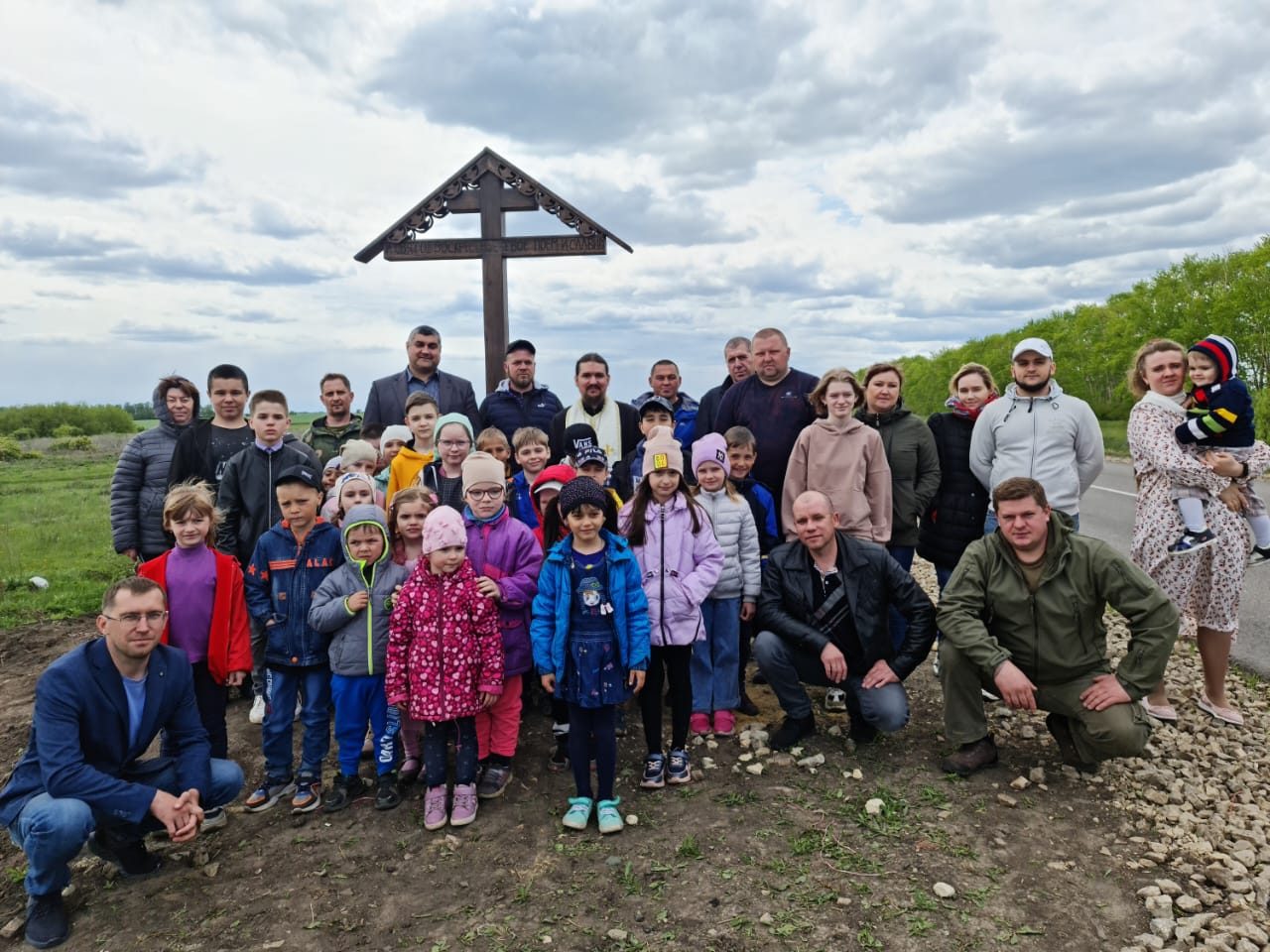 Поклонный крест установили в Куркинском районе казаки.