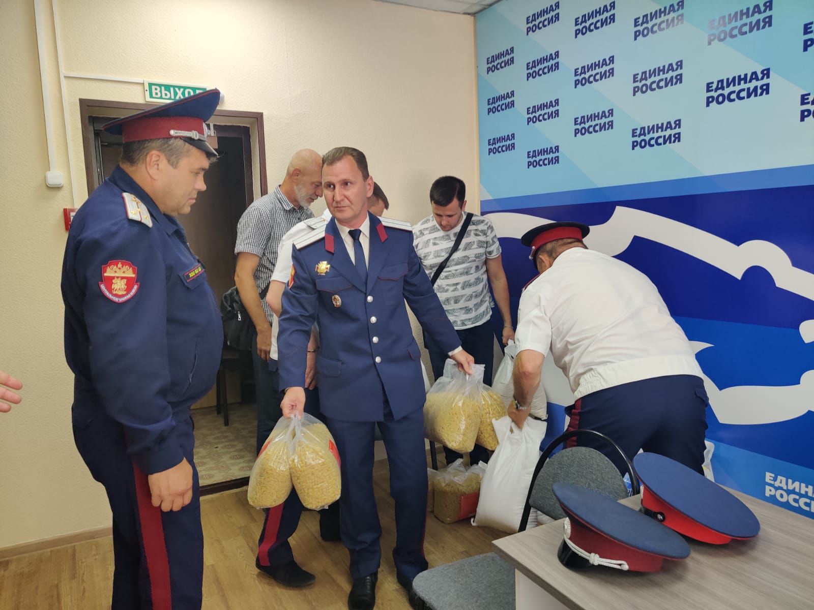 Новомосковские казаки поддерживают наших военных участвующих в СВО