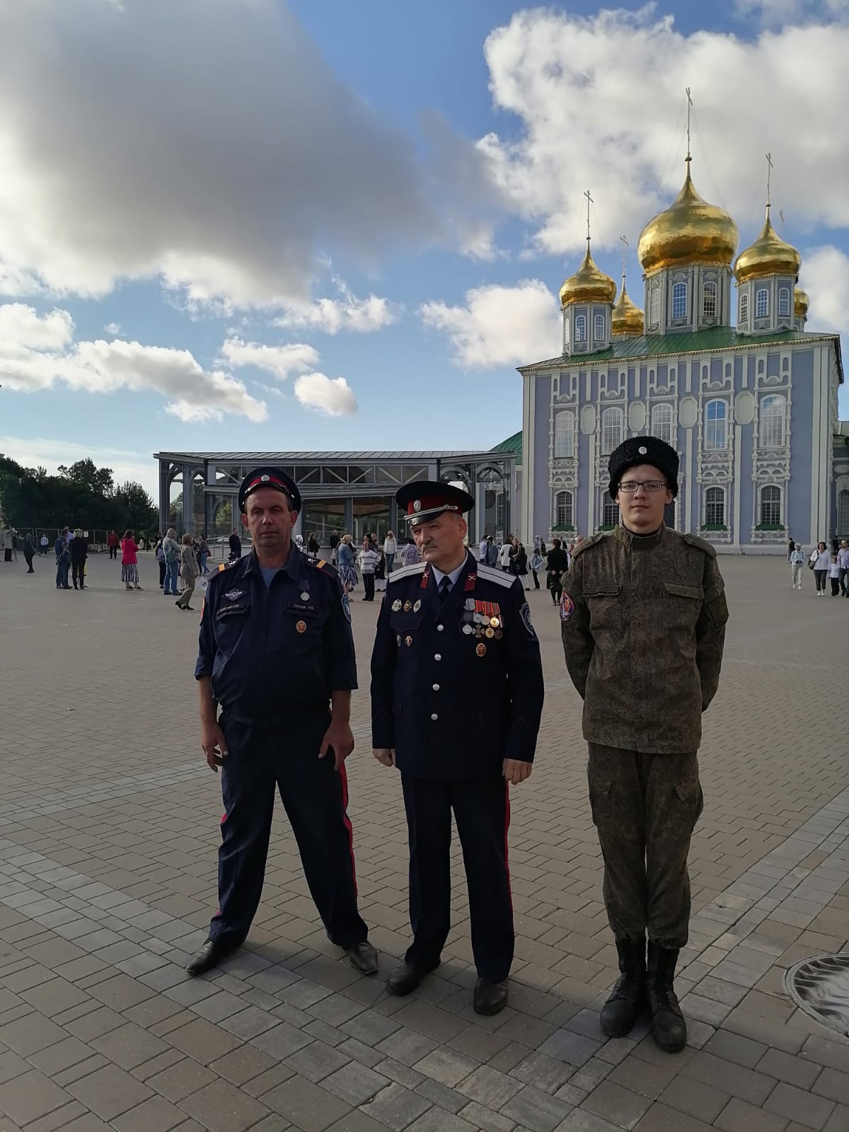 Тульские казаки содействуют полиции в охране общественного порядка на школьных линейках